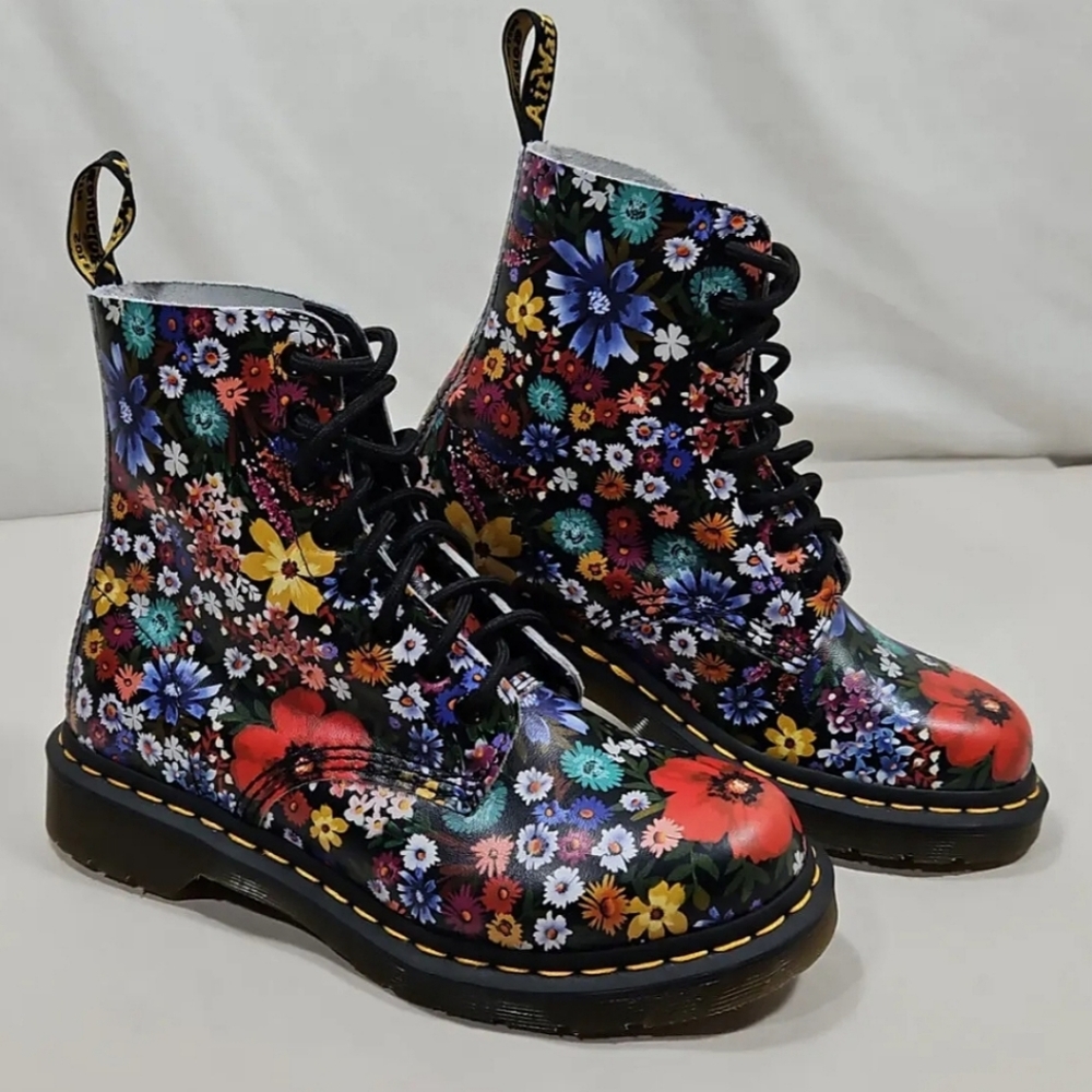 Dr Martens Wanderlust Boots 1460 Pascal Leather Lace Up US L 7 Flowers Poppies